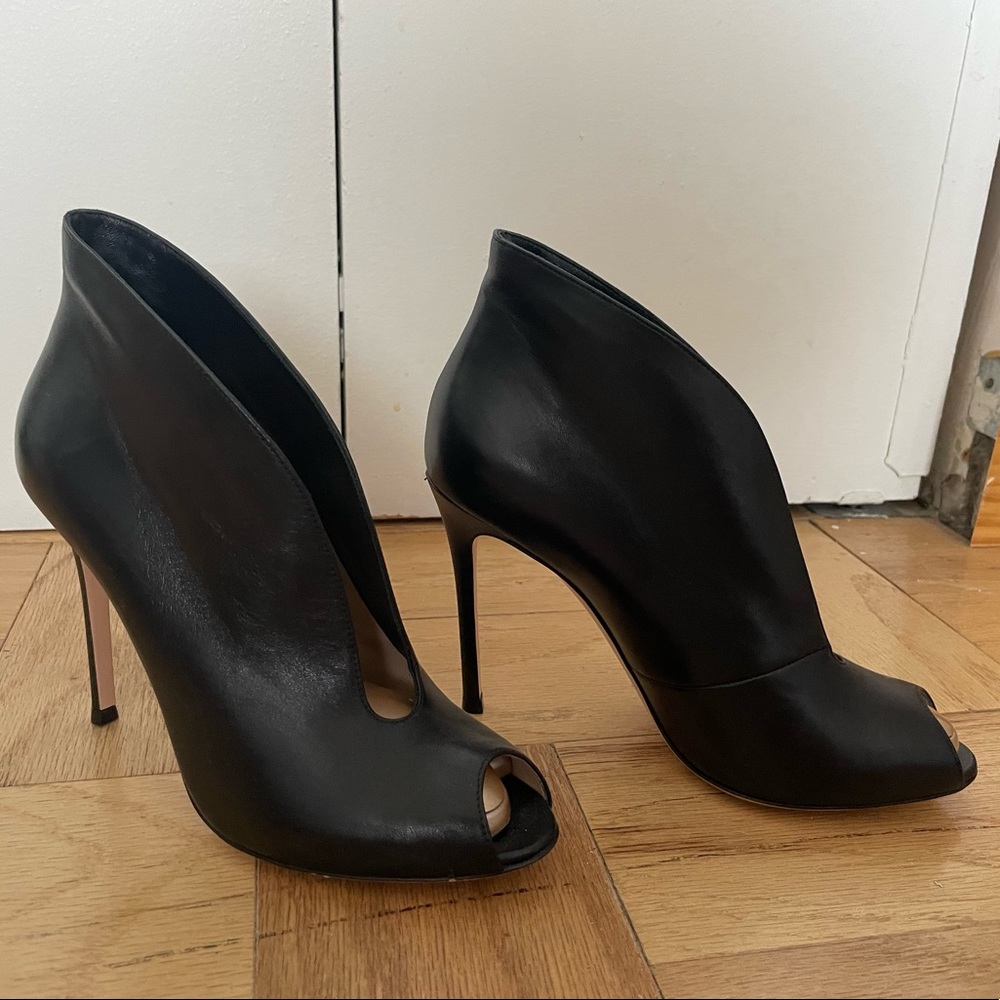Gianvito Rossi Black peep toe Ankle boots 39.5